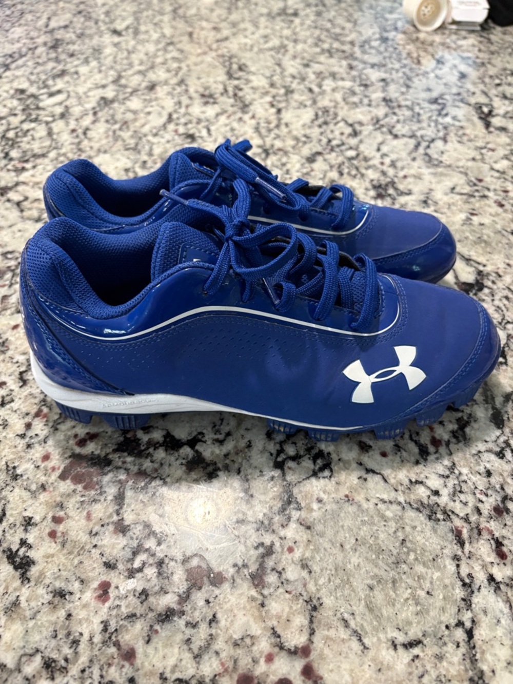 Under Armour Blue Baseball Athletic Cleats size 6Y. EUC